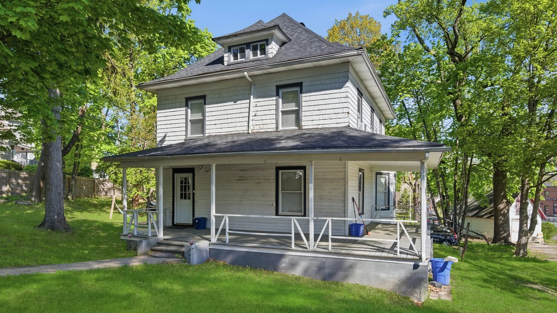 17 Crescent Dr, Huntington, NY — Sale in Huntington, NY, photo 1 of 5