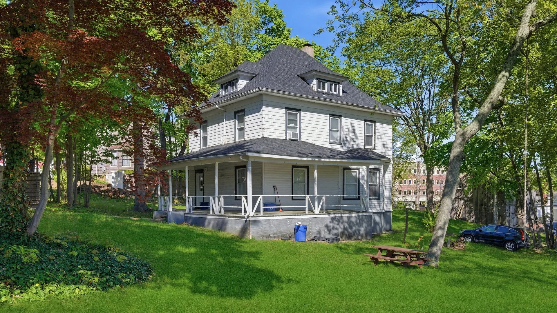 17 Crescent Dr, Huntington, NY — Sale in Huntington, NY, photo 4 of 5