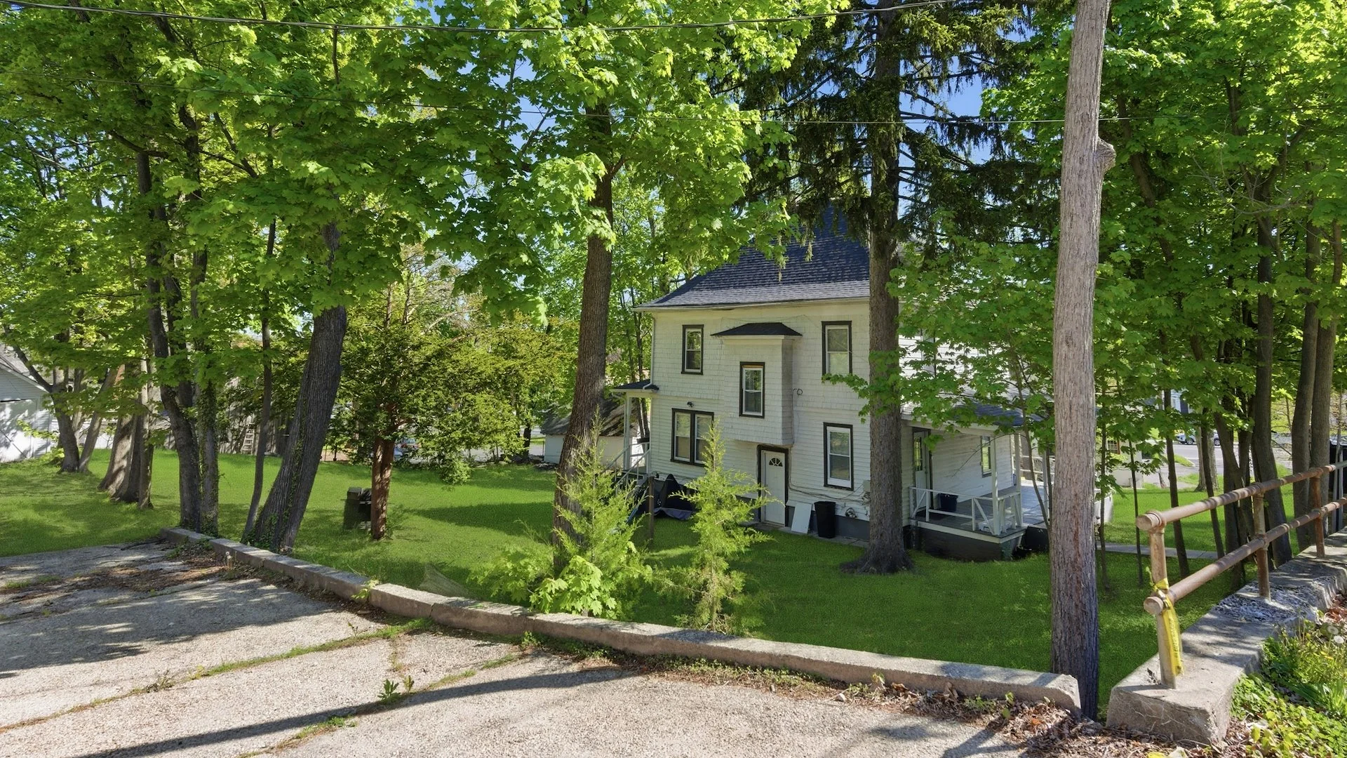 17 Crescent Dr, Huntington, NY — Sale in Huntington, NY, photo 5 of 5