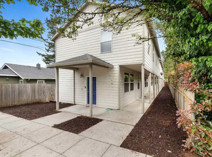 Duplexes on 119th — Sale in Portland, OR, photo 2 of 5