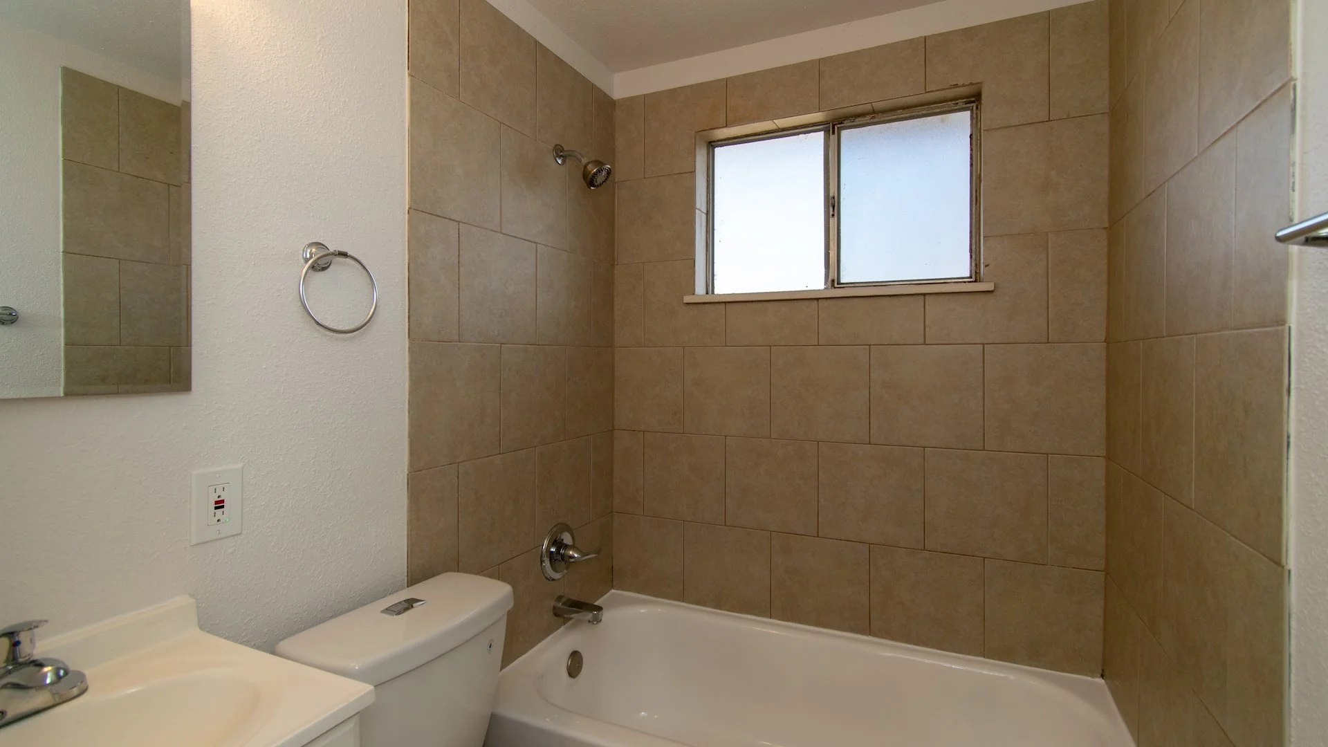 4912 S Iowa Ave — Sale in Loveland, CO, photo 2 of 5
