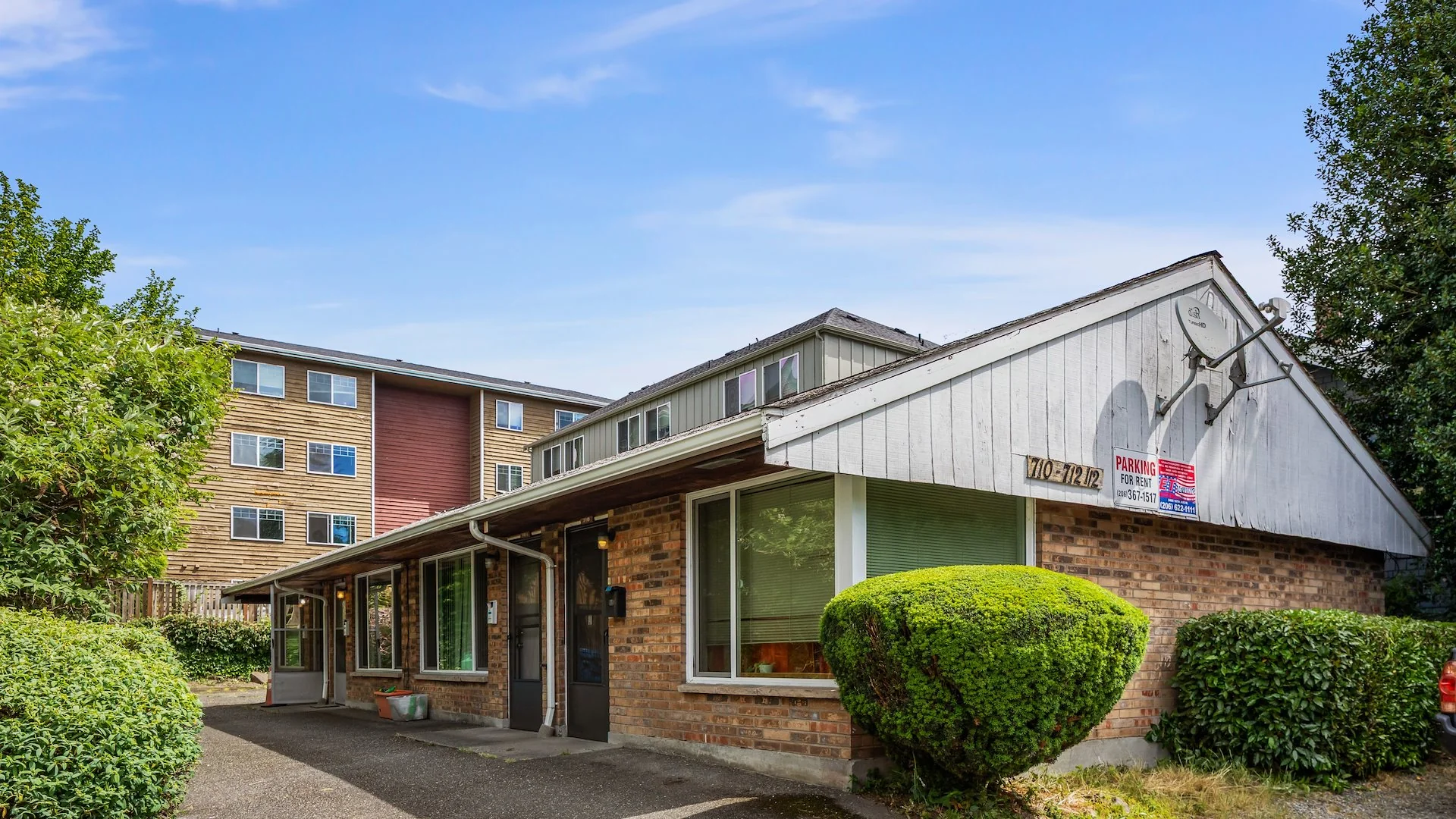 710 NE 43rd St, Seattle, WA — Sale in Seattle, WA, photo 1 of 7