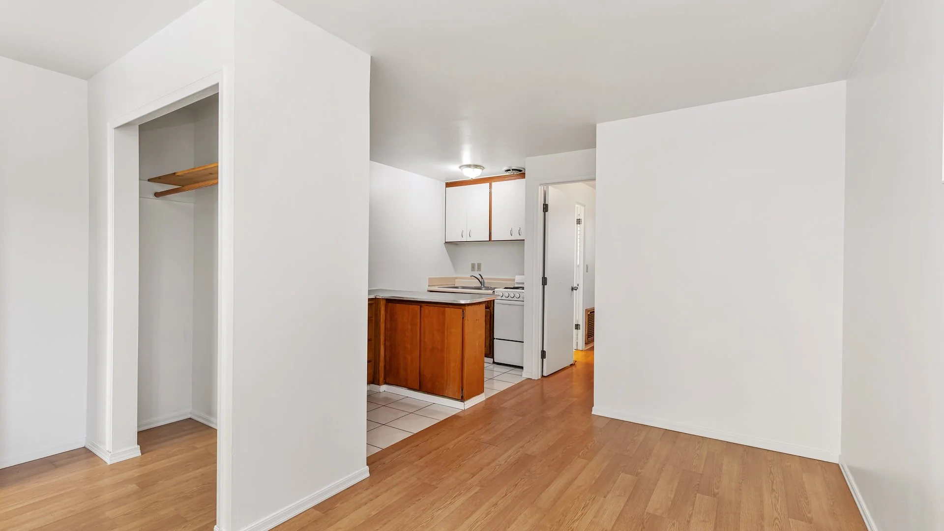 710 NE 43rd St, Seattle, WA — Sale in Seattle, WA, photo 3 of 7