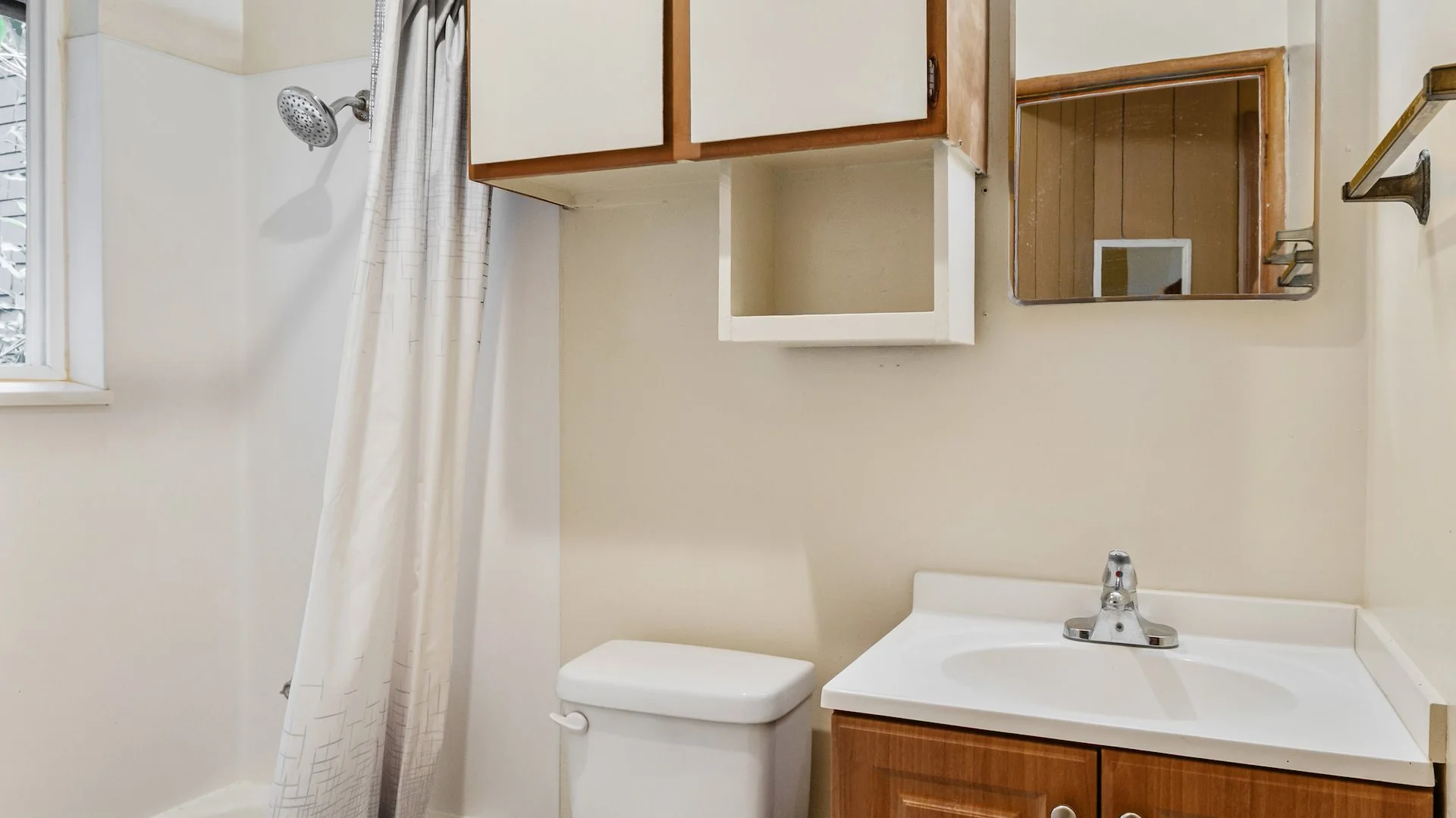 710 NE 43rd St, Seattle, WA — Sale in Seattle, WA, photo 5 of 7