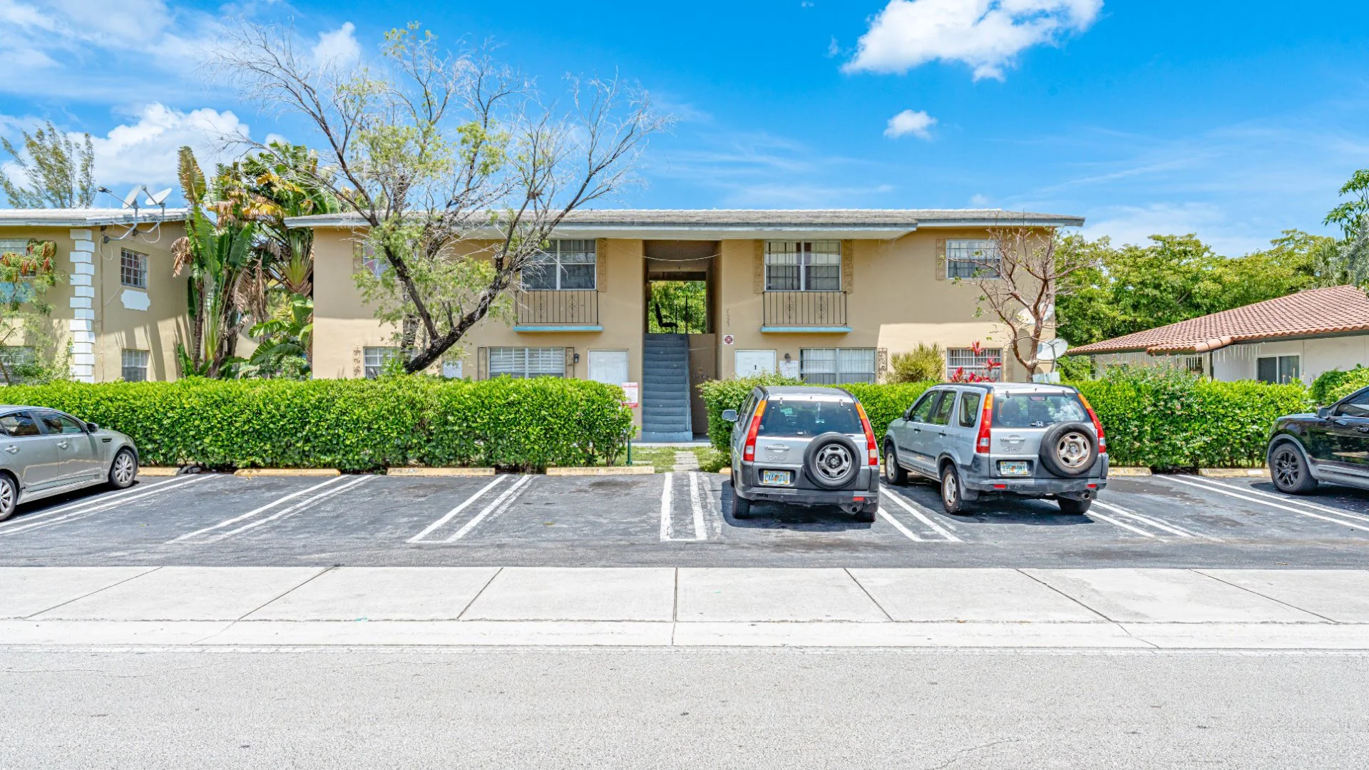 DAS Apartments II — Sale in Coral Springs, FL, photo 1 of 2