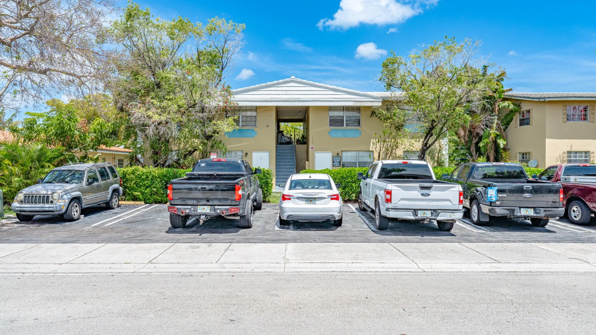 Das Apartments I — Sale in Coral Springs, FL, photo 1 of 2