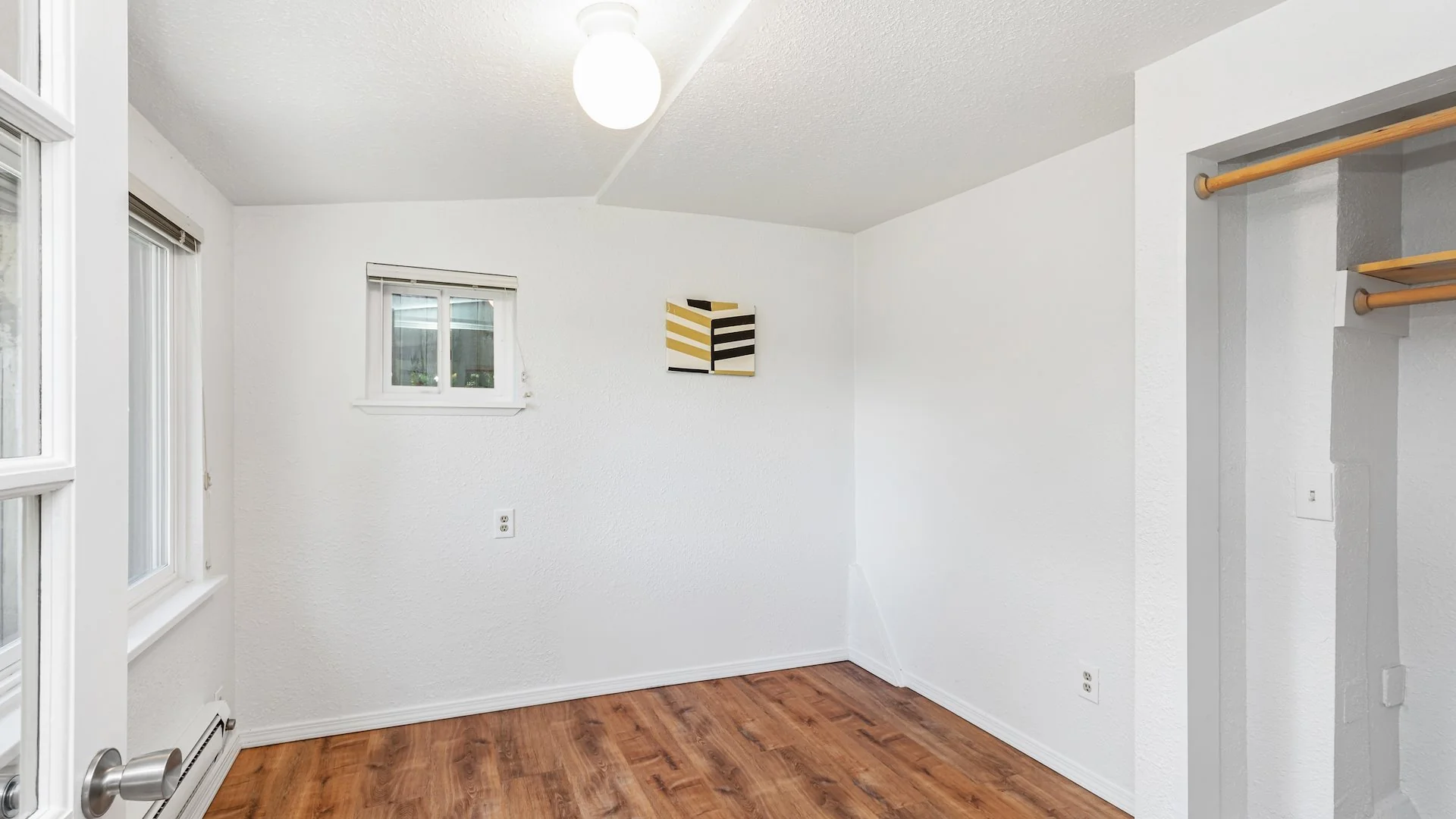 Sandpoint Way Apartments — Sale in Seattle, WA, photo 2 of 8