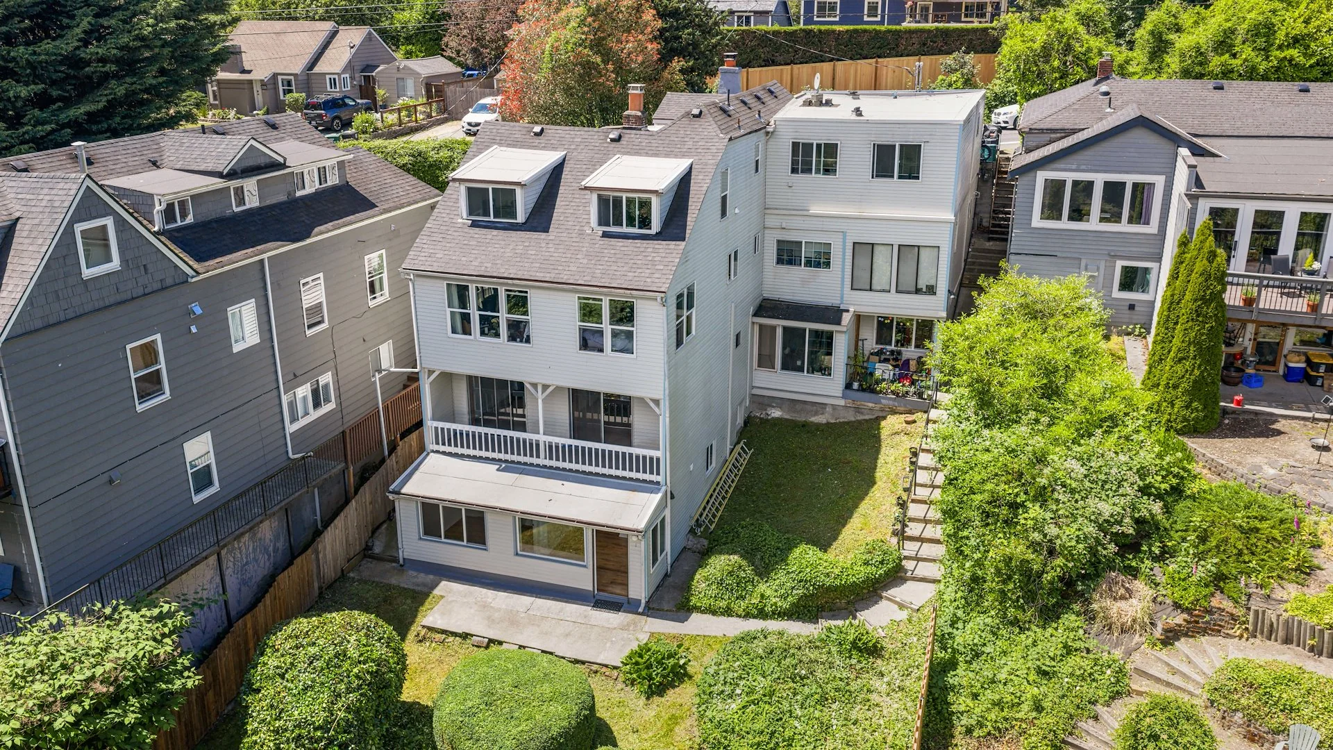 Sandpoint Way Apartments — Sale in Seattle, WA, photo 3 of 8