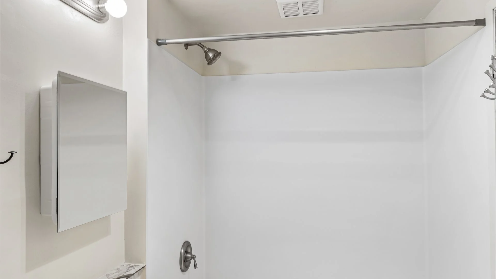 Sandpoint Way Apartments — Sale in Seattle, WA, photo 6 of 8