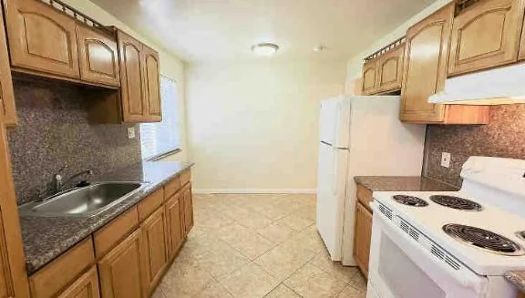 1129 Willow Rd, Menlo Park, CA 94025 — Sale in Menlo Park, CA, photo 4 of 5
