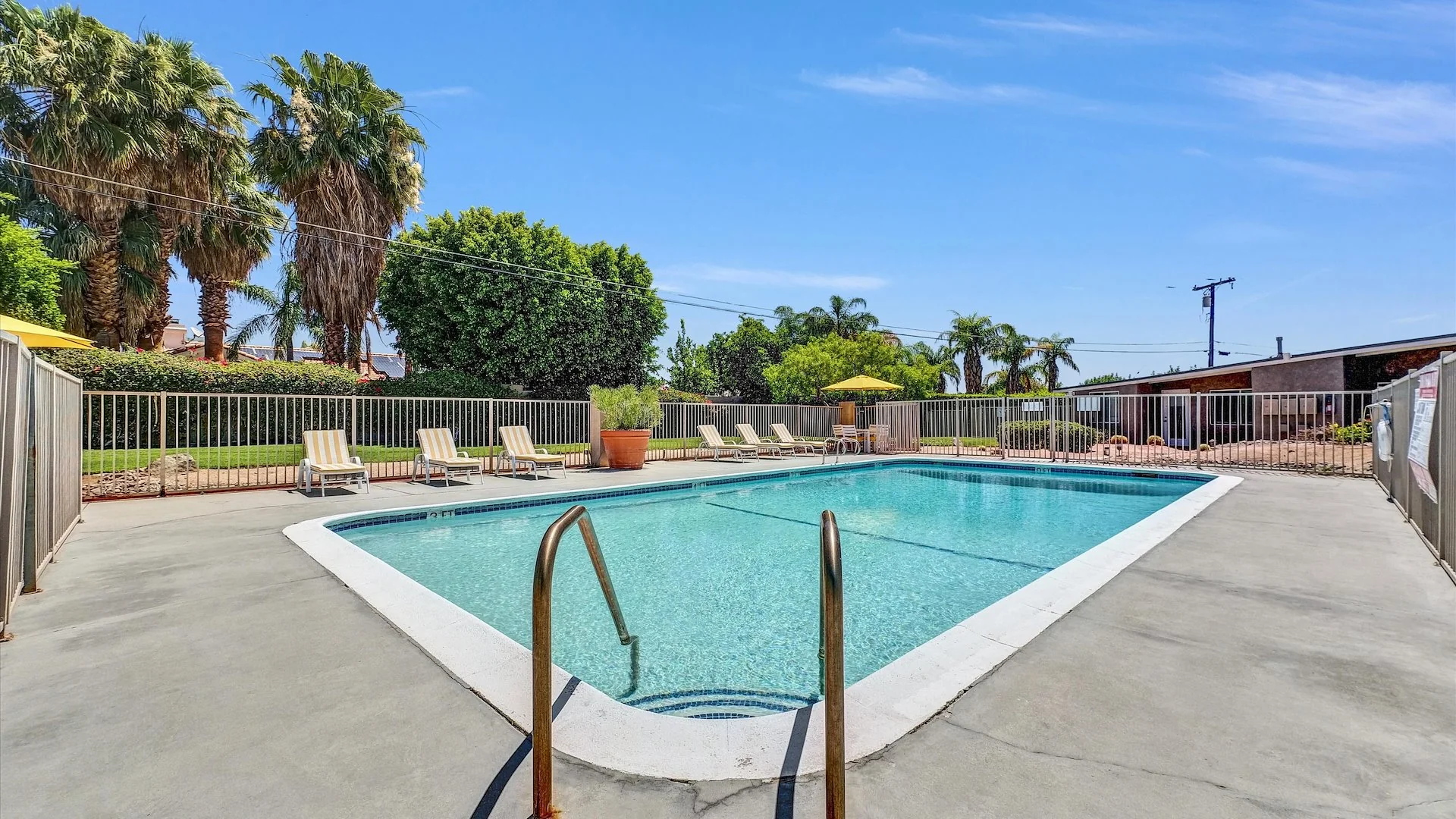 2200 E Sahara Rd — Sale in Palm Springs, CA, photo 7 of 8