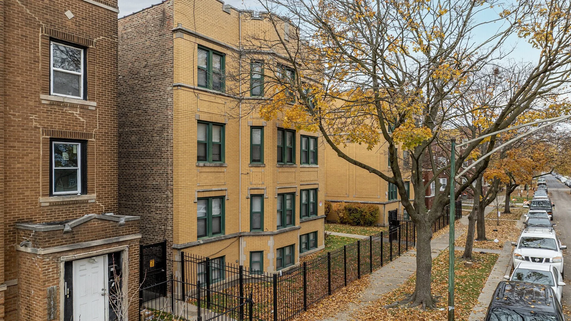 Apartments - Multi-Family — Sale in Chicago, IL, photo 1 of 2