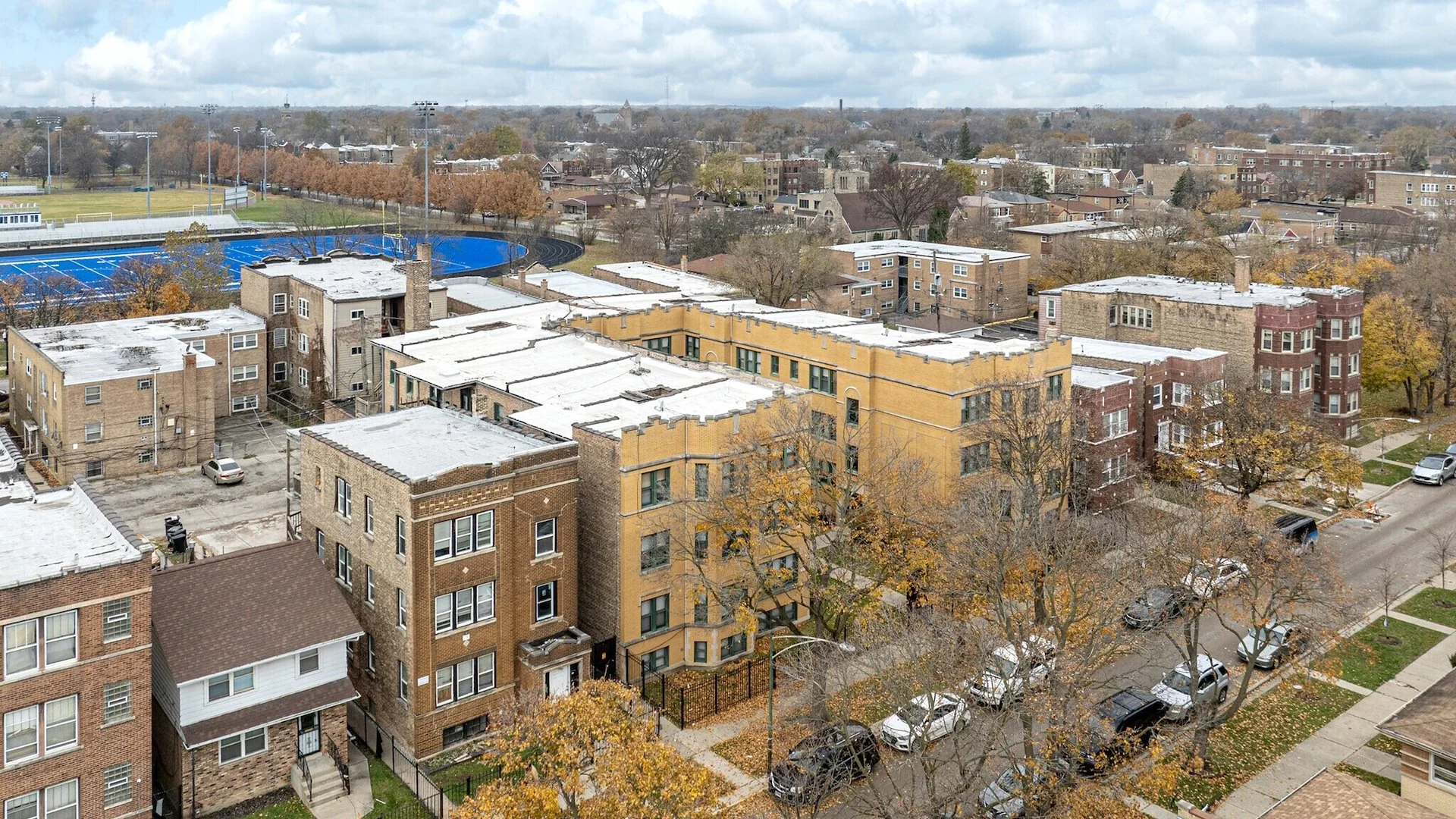 Apartments - Multi-Family — Sale in Chicago, IL, photo 2 of 2