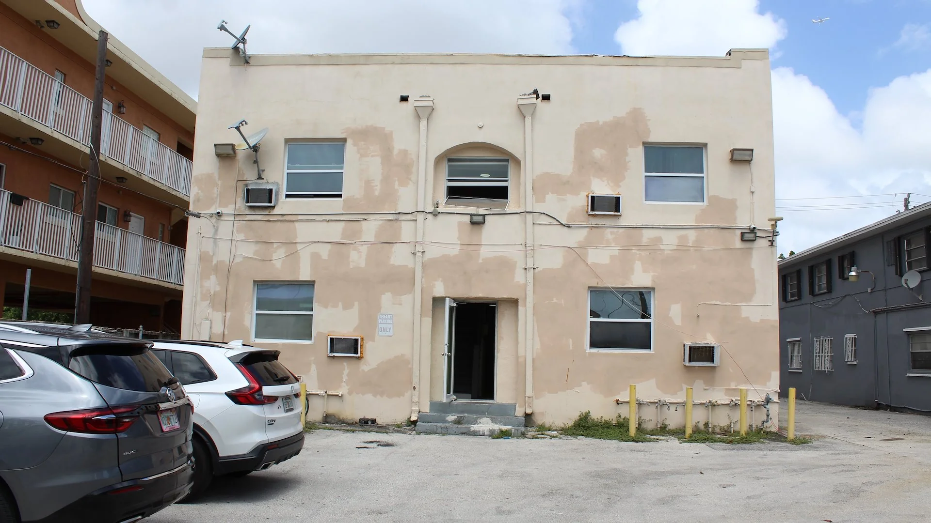 1628 SW 3rd St — Sale in Miami, FL, photo 2 of 3