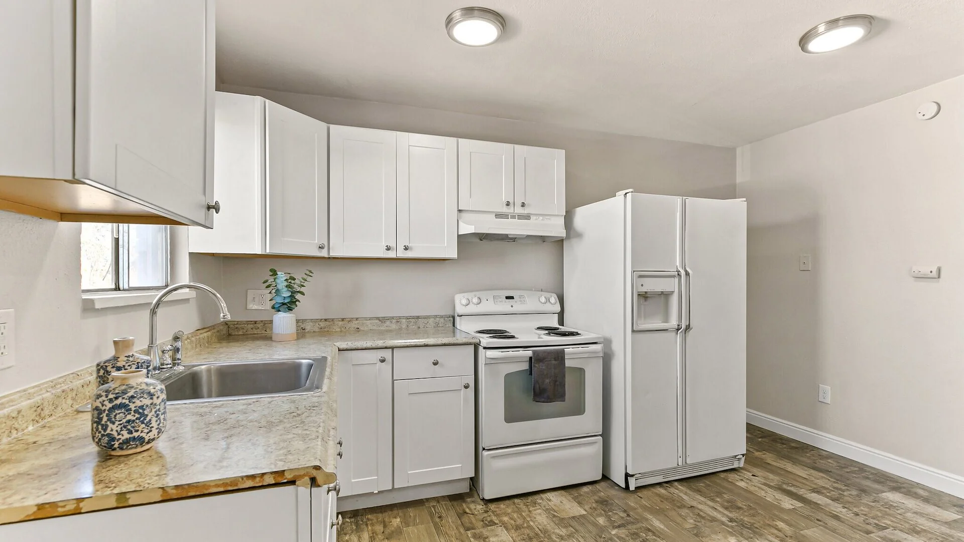 560 Dayton St — Sale in Aurora, CO, photo 3 of 7