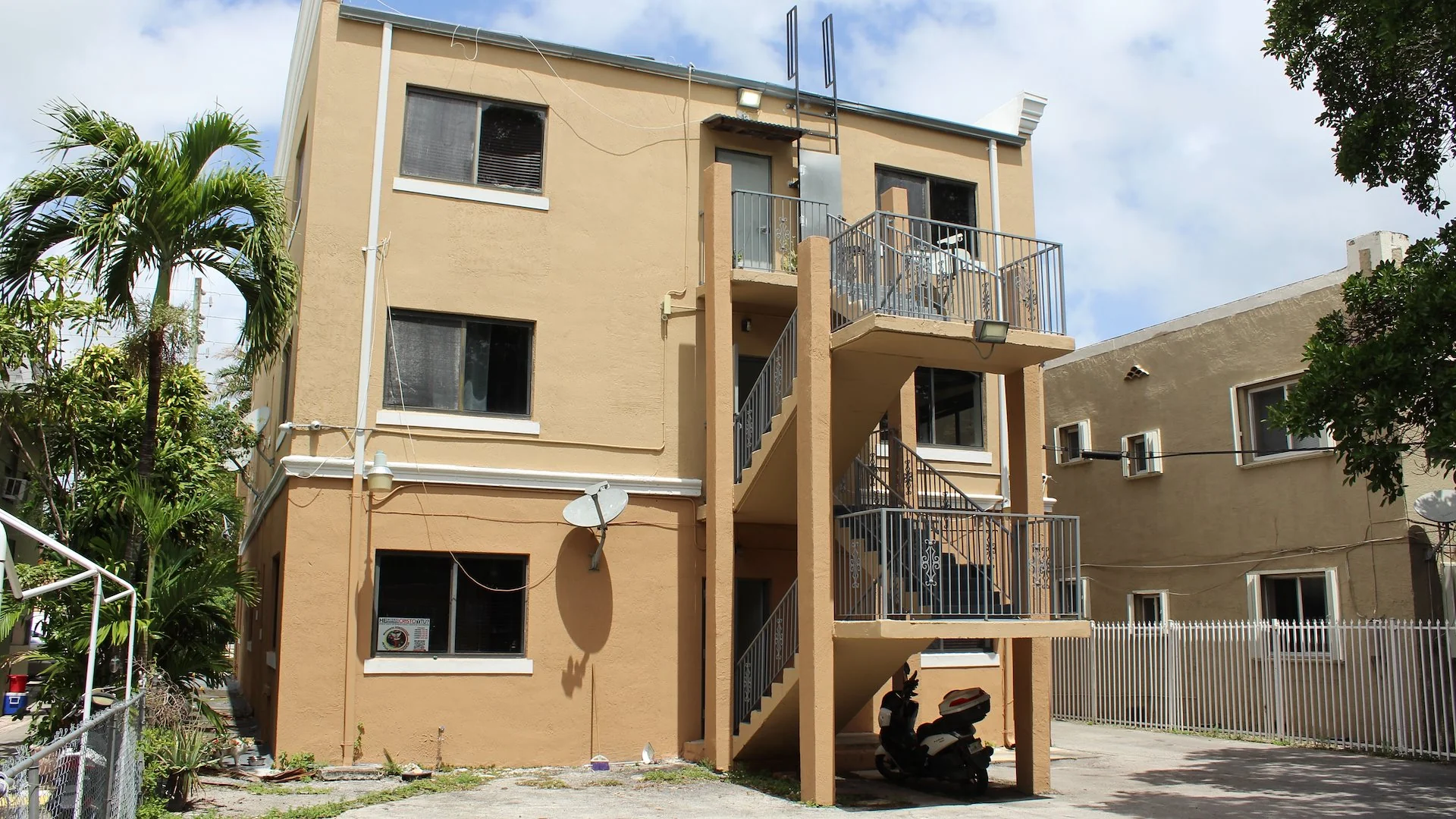 1044 SW 3rd Street — Sale in Miami, FL, photo 2 of 3