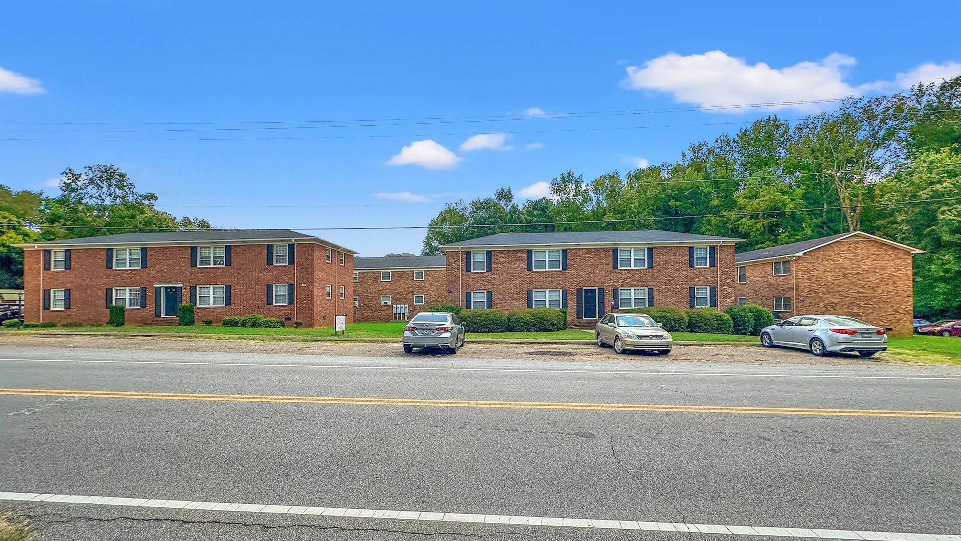 Red Rose Apartments — Sale in Lancaster, SC, photo 3 of 4