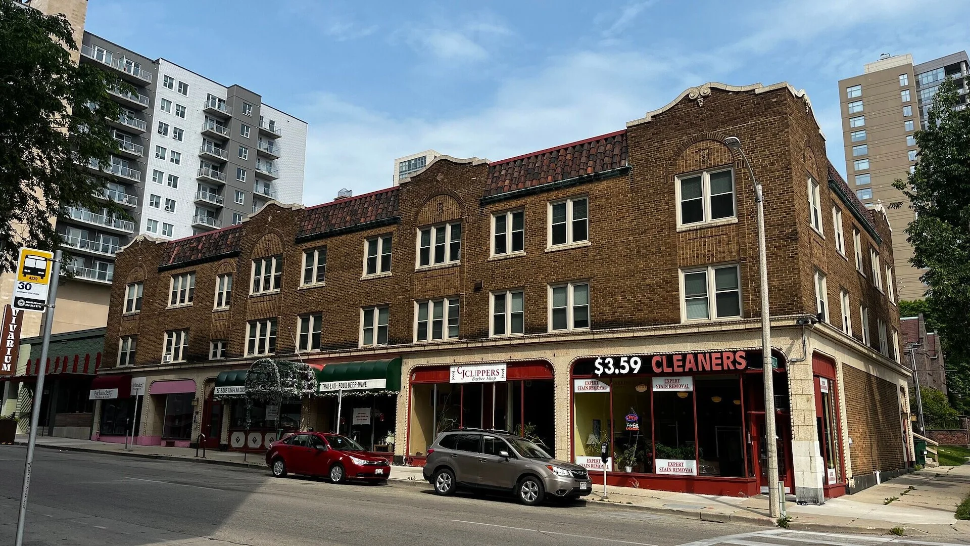 1800 N Farwell — Sale in Milwaukee, WI, photo 1 of 6