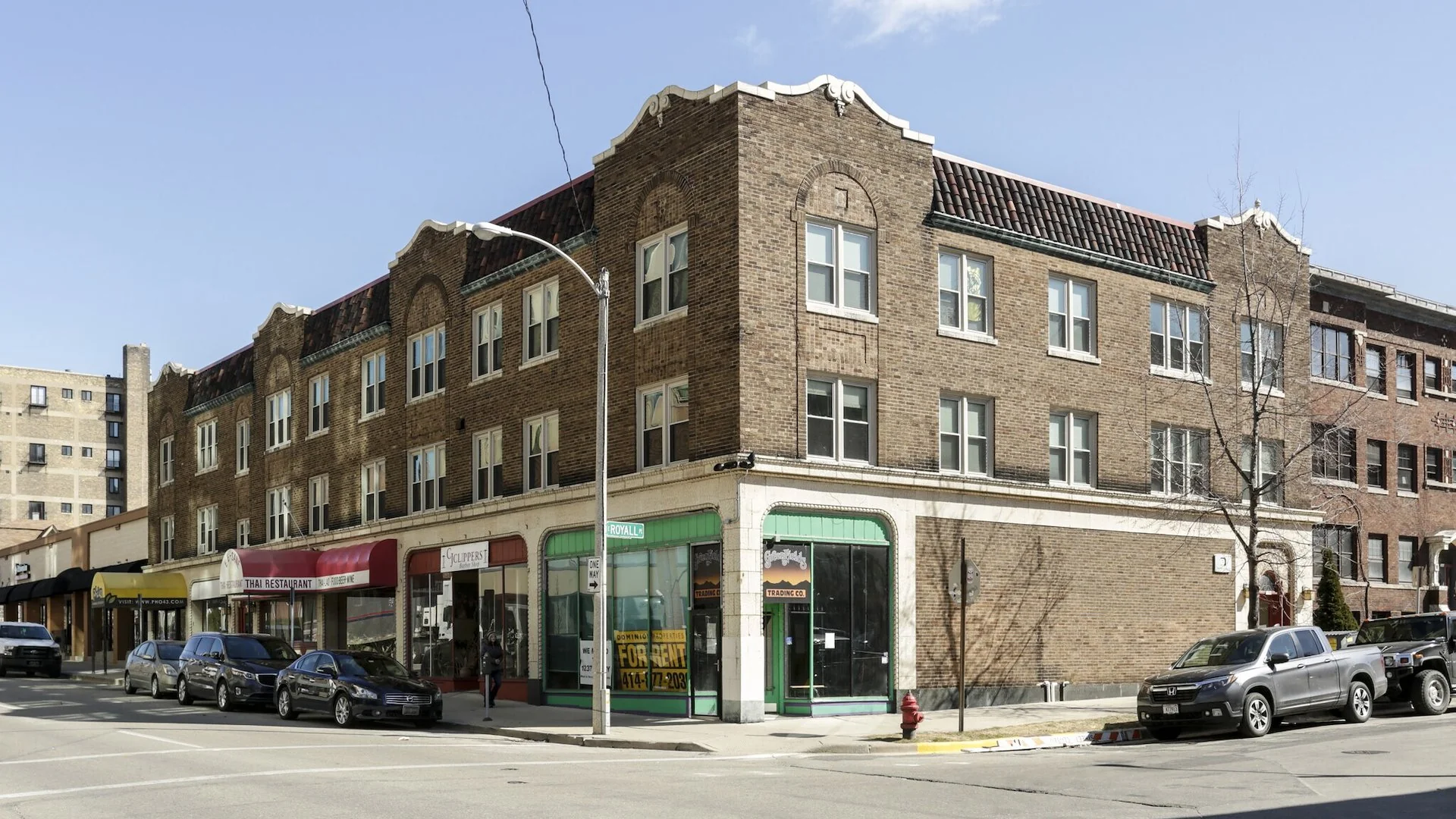 1800 N Farwell — Sale in Milwaukee, WI, photo 3 of 6