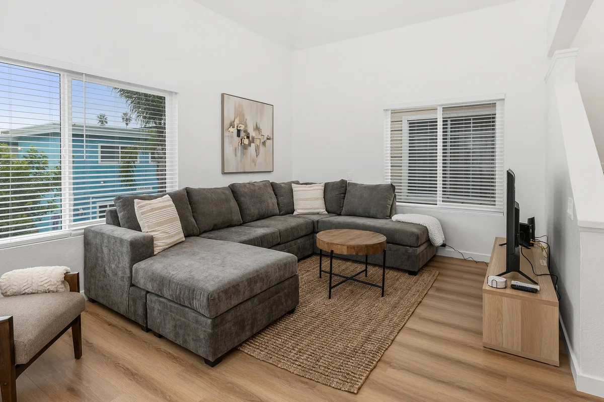 813-15 Isthmus Ct — Sale in San Diego, CA, photo 2 of 8