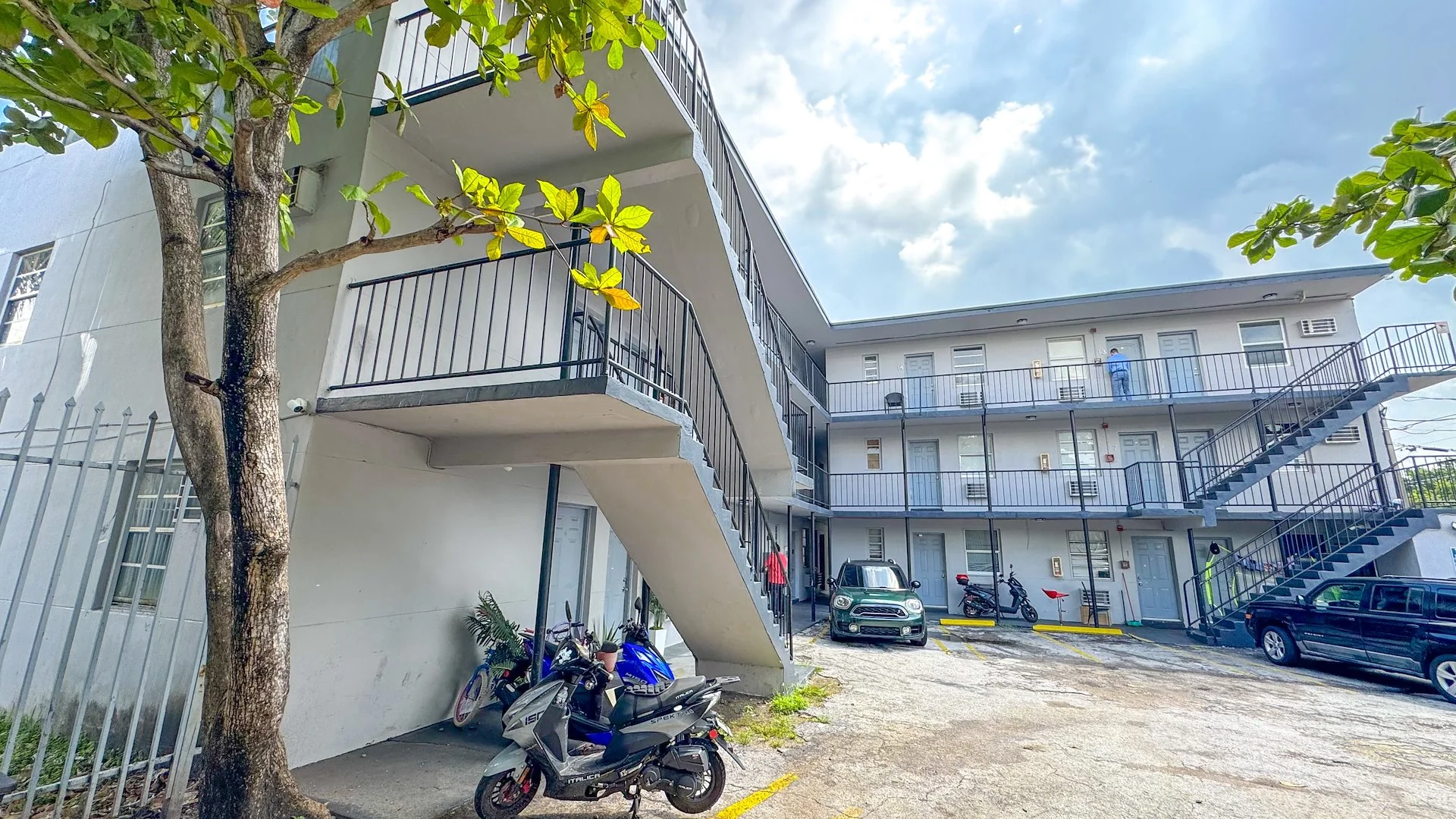 City Apartments — Sale in Miami, FL, photo 2 of 2