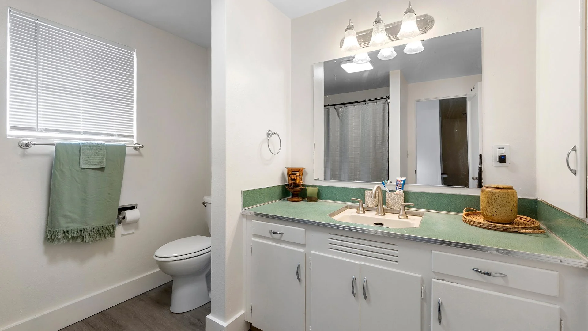 North Shore Apartments — Sale in Lake Oswego, OR, photo 5 of 7