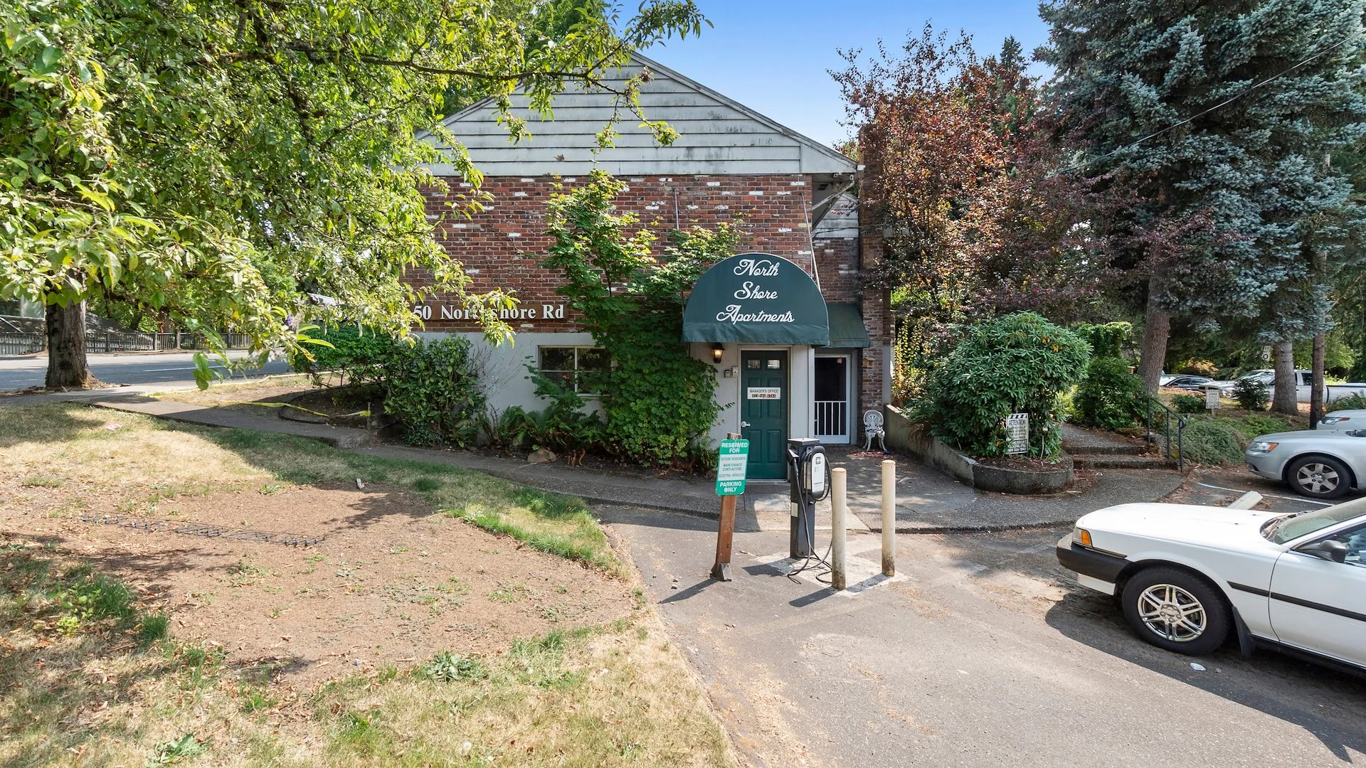 North Shore Apartments — Sale in Lake Oswego, OR, photo 6 of 7