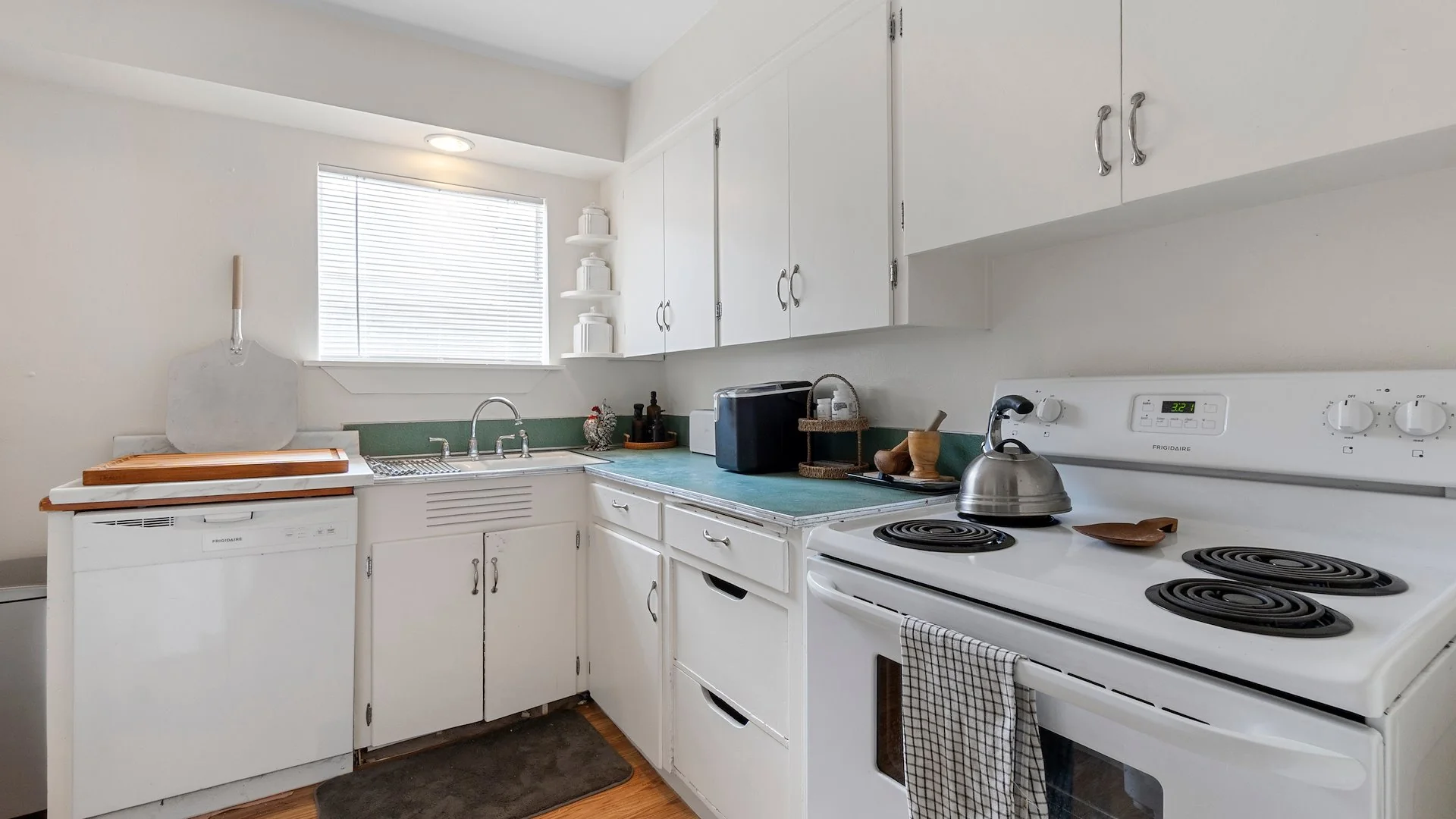 North Shore Apartments — Sale in Lake Oswego, OR, photo 7 of 7