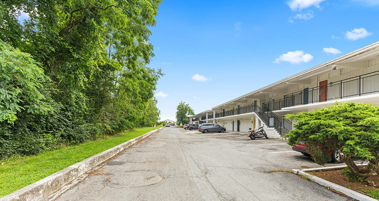 Icon Studio Apartments — Sale in Bristol, VA, photo 2 of 5