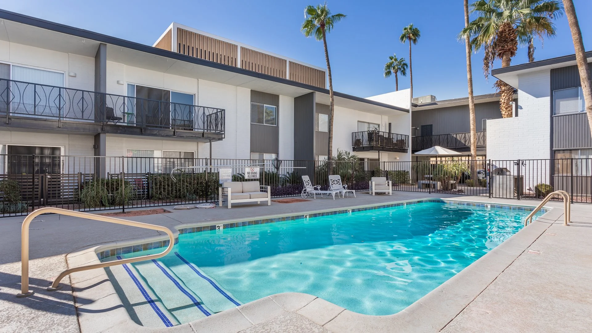 The Shorewood Apartments — Sale in Phoenix, AZ, photo 2 of 3