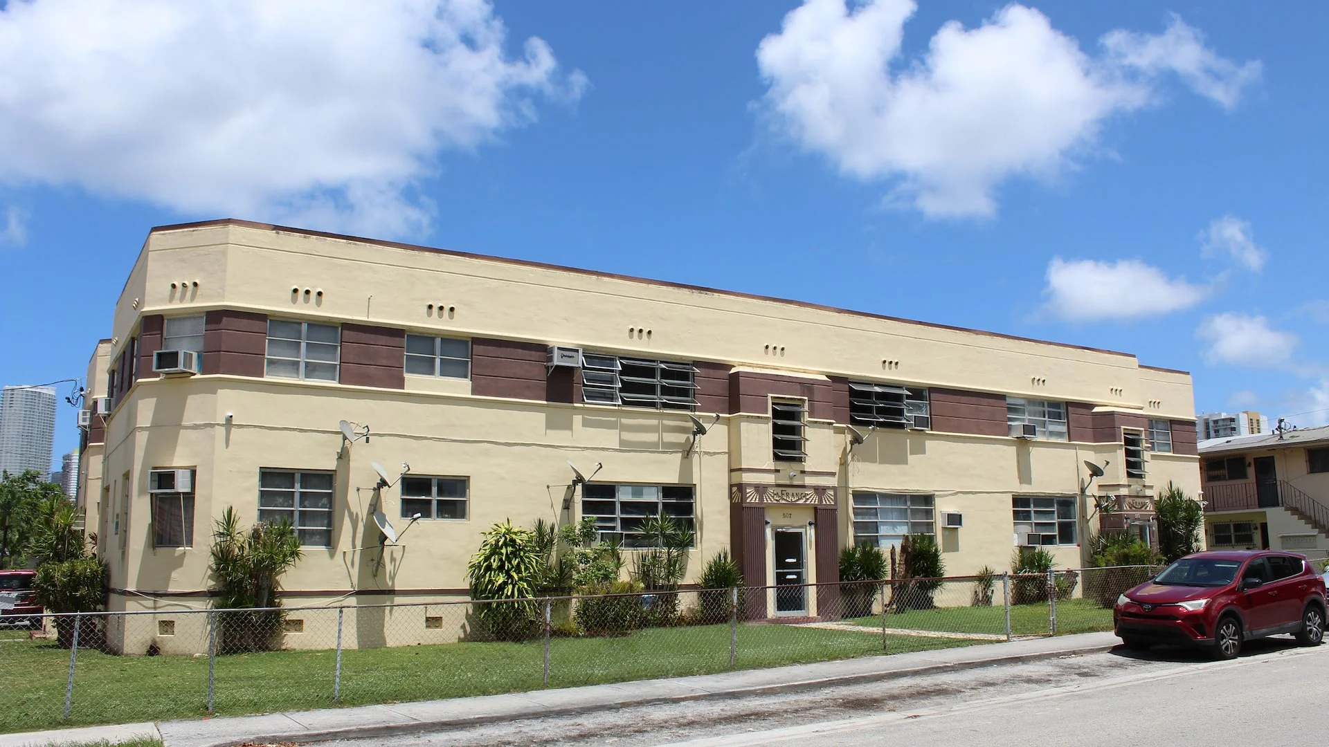 La France Apartments — Sale in Miami, FL, photo 1 of 3