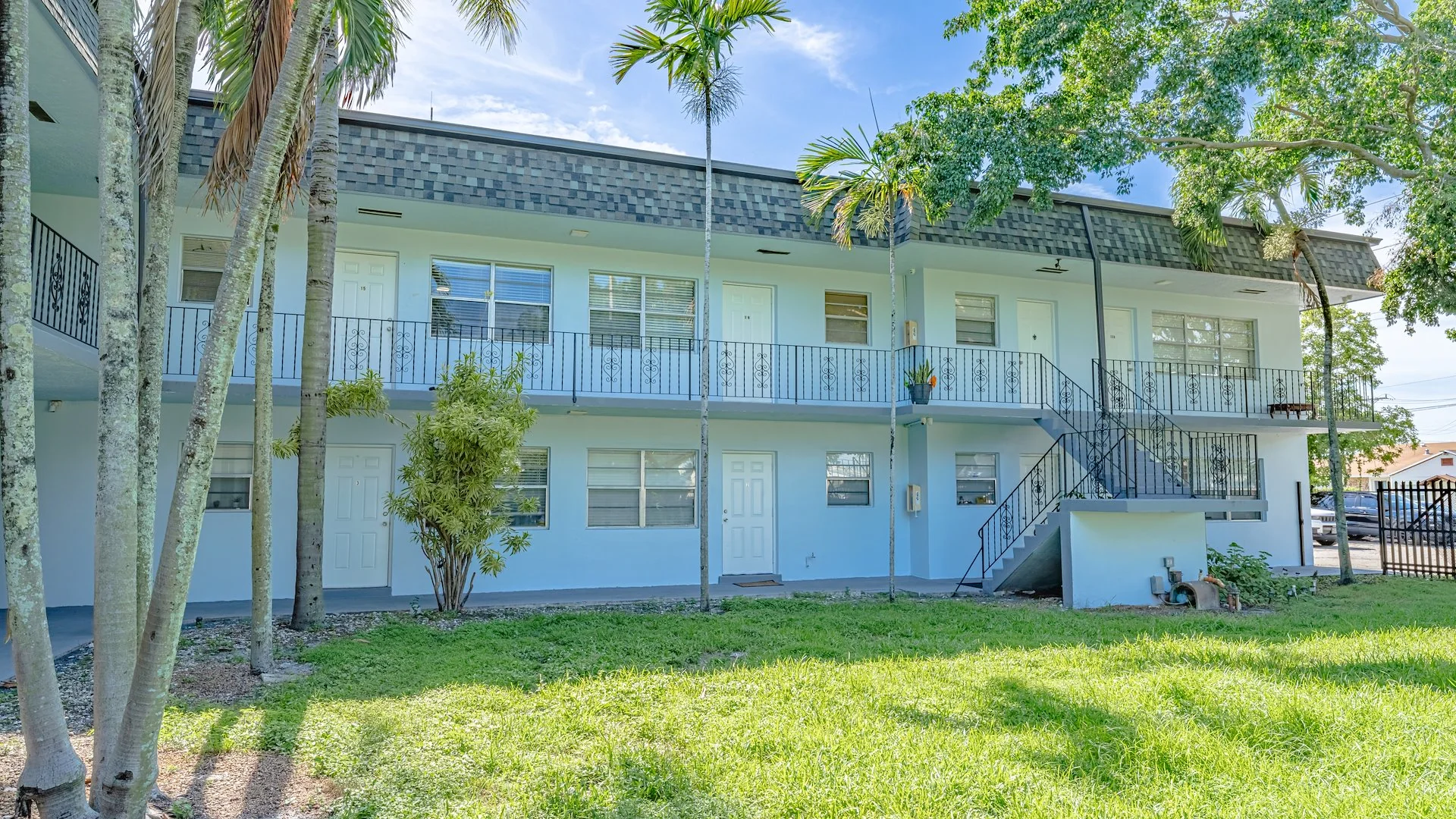 Lincolnwood Towers — Sale in Hollywood, FL, photo 2 of 7