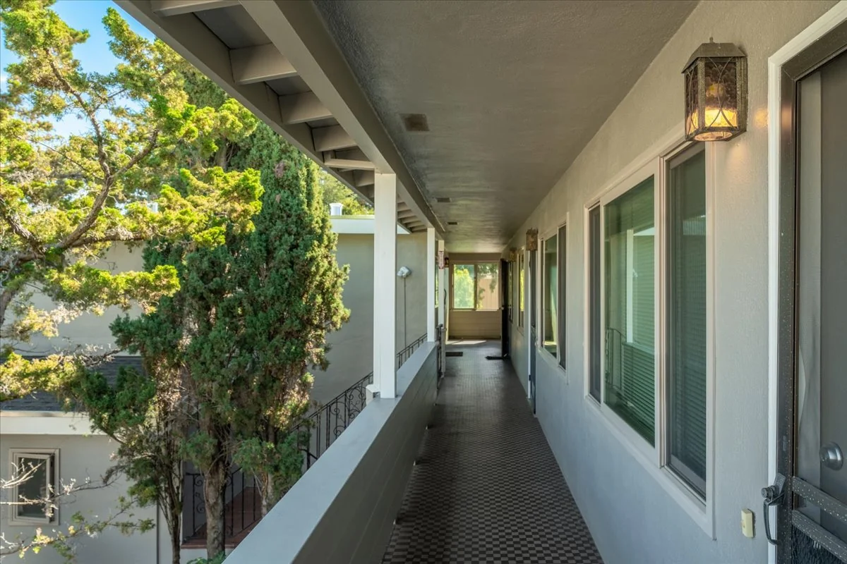 660 Roble Ave — Sale in Menlo Park, CA, photo 2 of 3