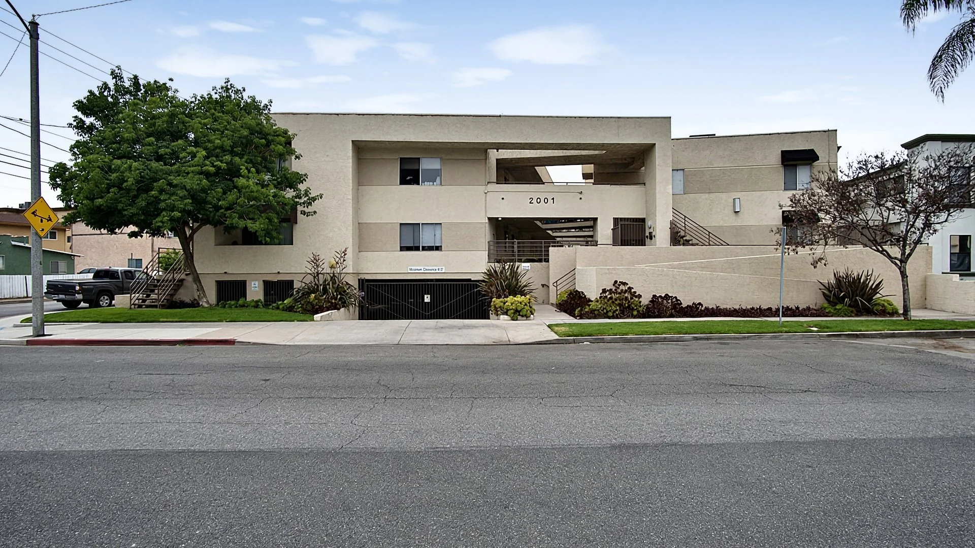 2001-2005 Grismer Avenue — Sale in Burbank, CA, photo 1 of 4