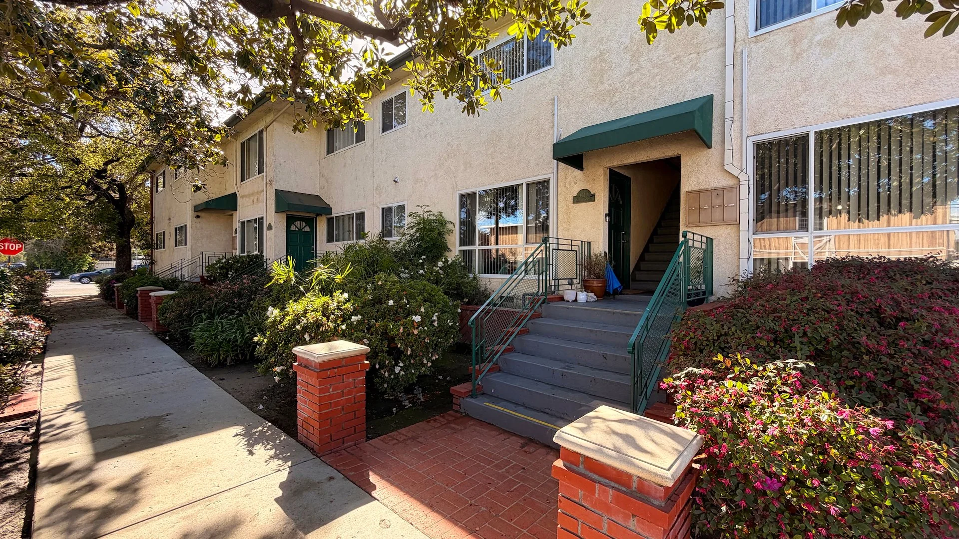 Oakleaf Apartments — Sale in Sherman Oaks, CA, photo 2 of 2