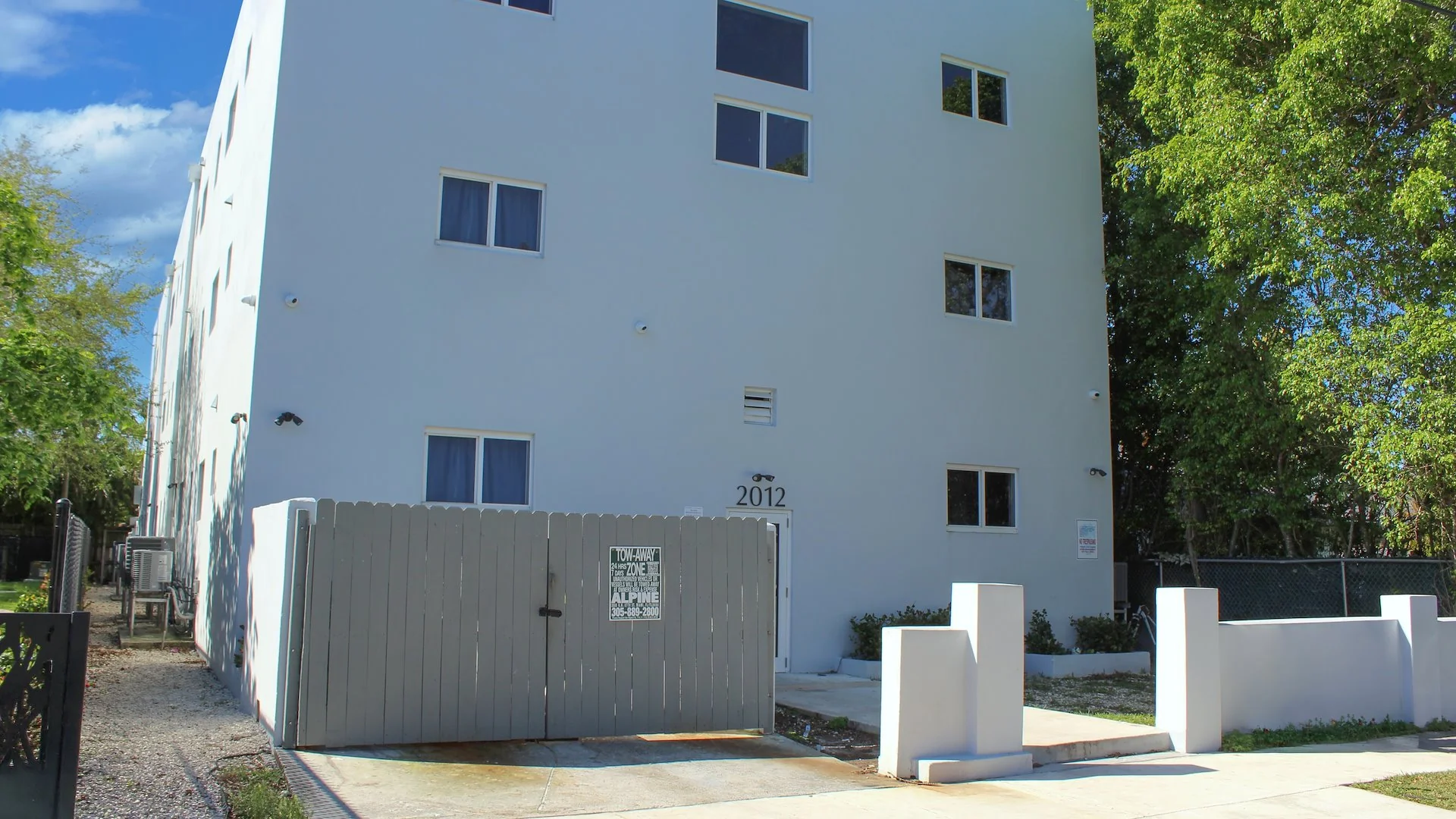 2012 SW 24th St — Sale in Miami, FL, photo 3 of 5
