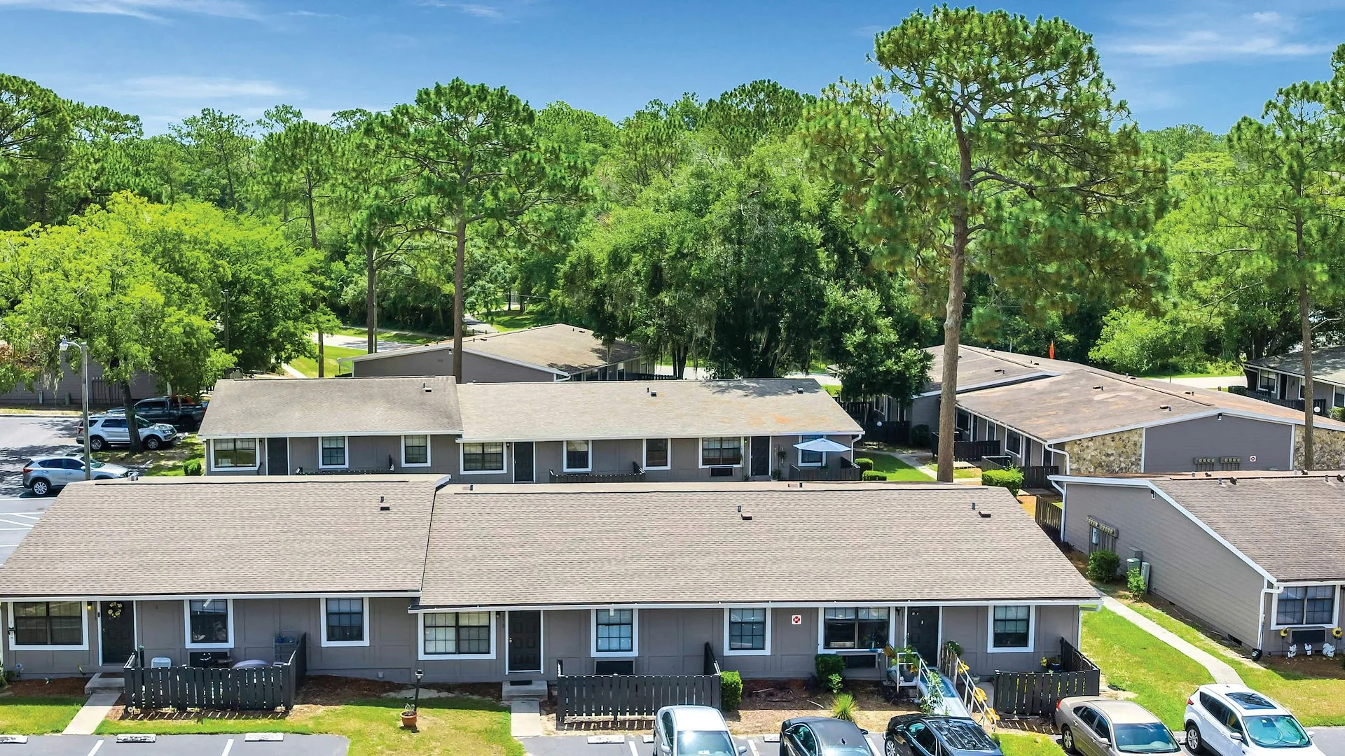 Cedarwood Apartments — Sale in Ocala, FL, photo 1 of 7