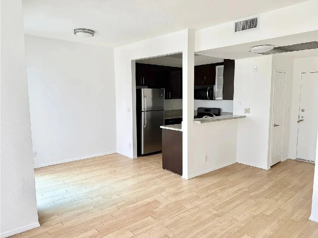 884 Palm Ave — Sale in West Hollywood, CA, photo 2 of 6