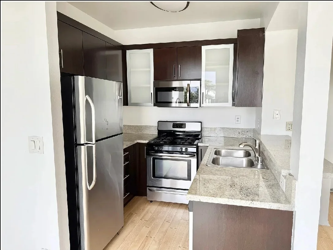 884 Palm Ave — Sale in West Hollywood, CA, photo 3 of 6
