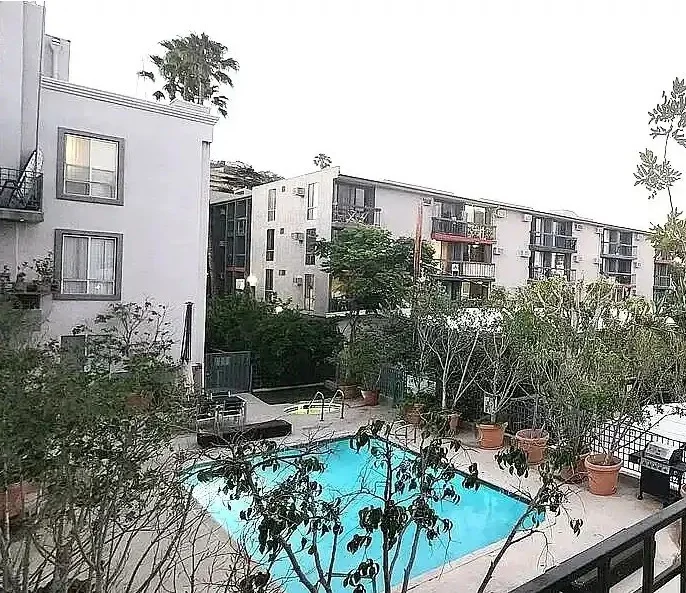 884 Palm Ave — Sale in West Hollywood, CA, photo 4 of 6