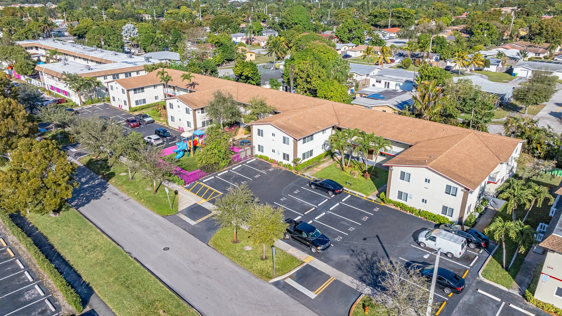 17th Place Apartments — Sale in Sunrise, FL, photo 7 of 8