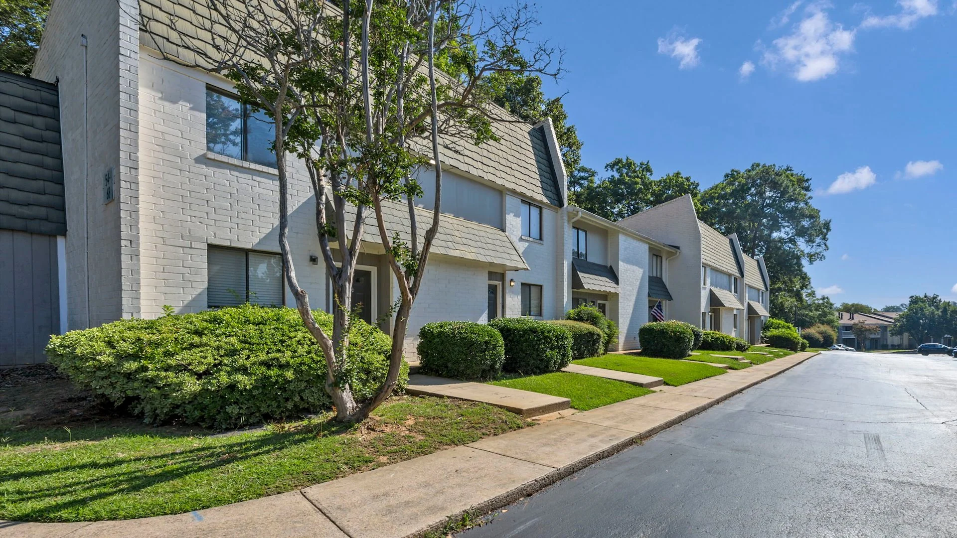 Gleneagle Apartments — Sale in Columbia, SC, photo 1 of 7