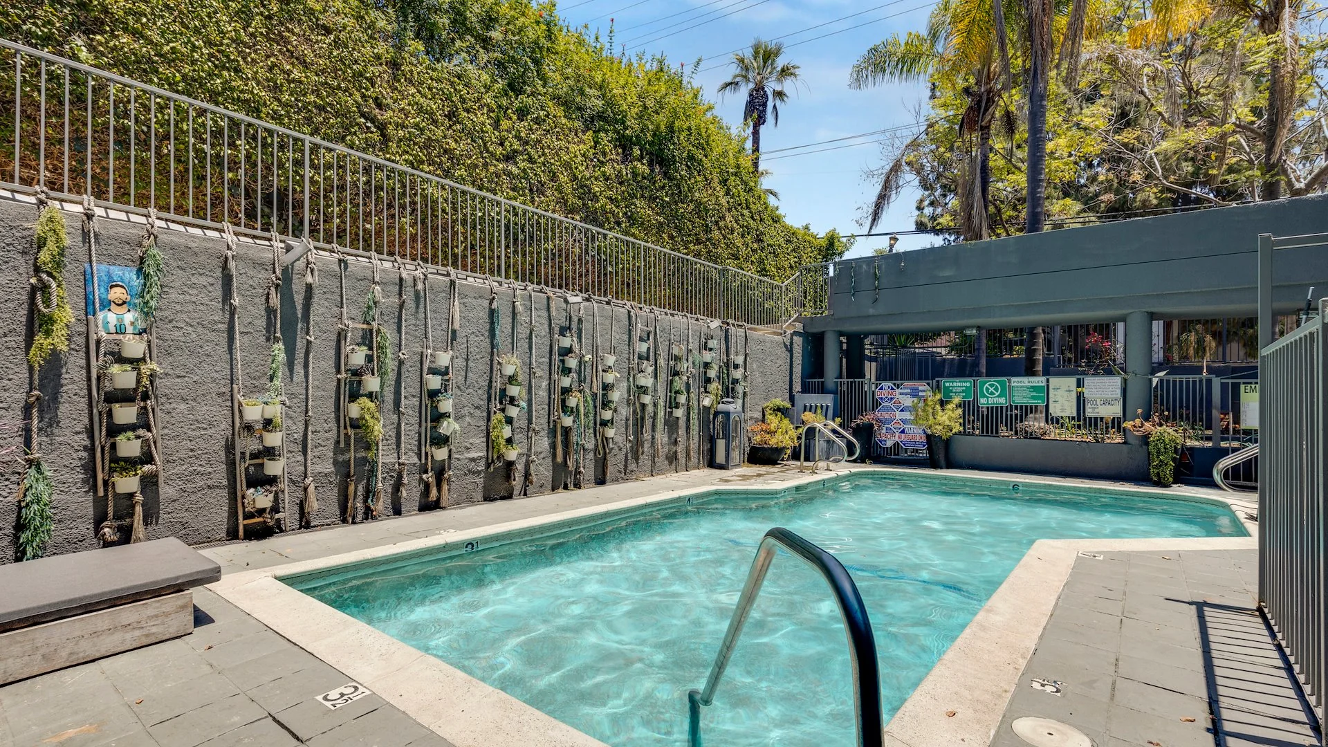 939 Palm Ave — Sale in West Hollywood, CA, photo 2 of 7