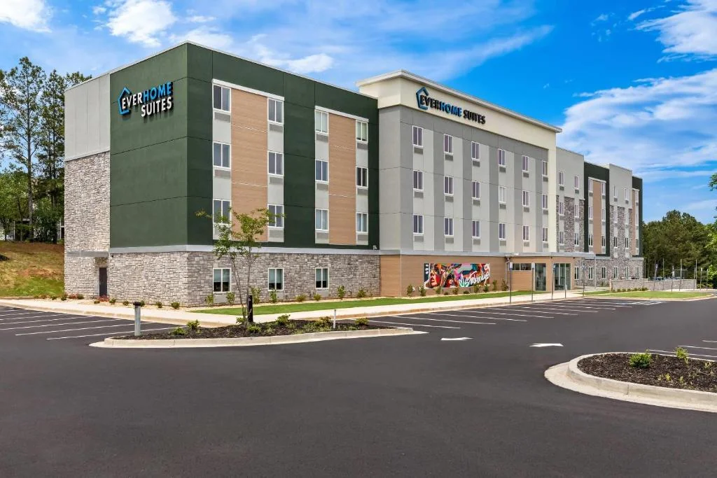 Everhome Suites Stockbridge — Sale in Stockbridge, GA, photo 1 of 5