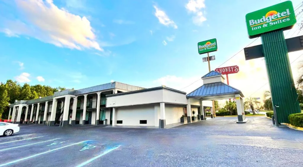Budgetel Walterboro — Sale in Walterboro, SC, photo 1 of 5