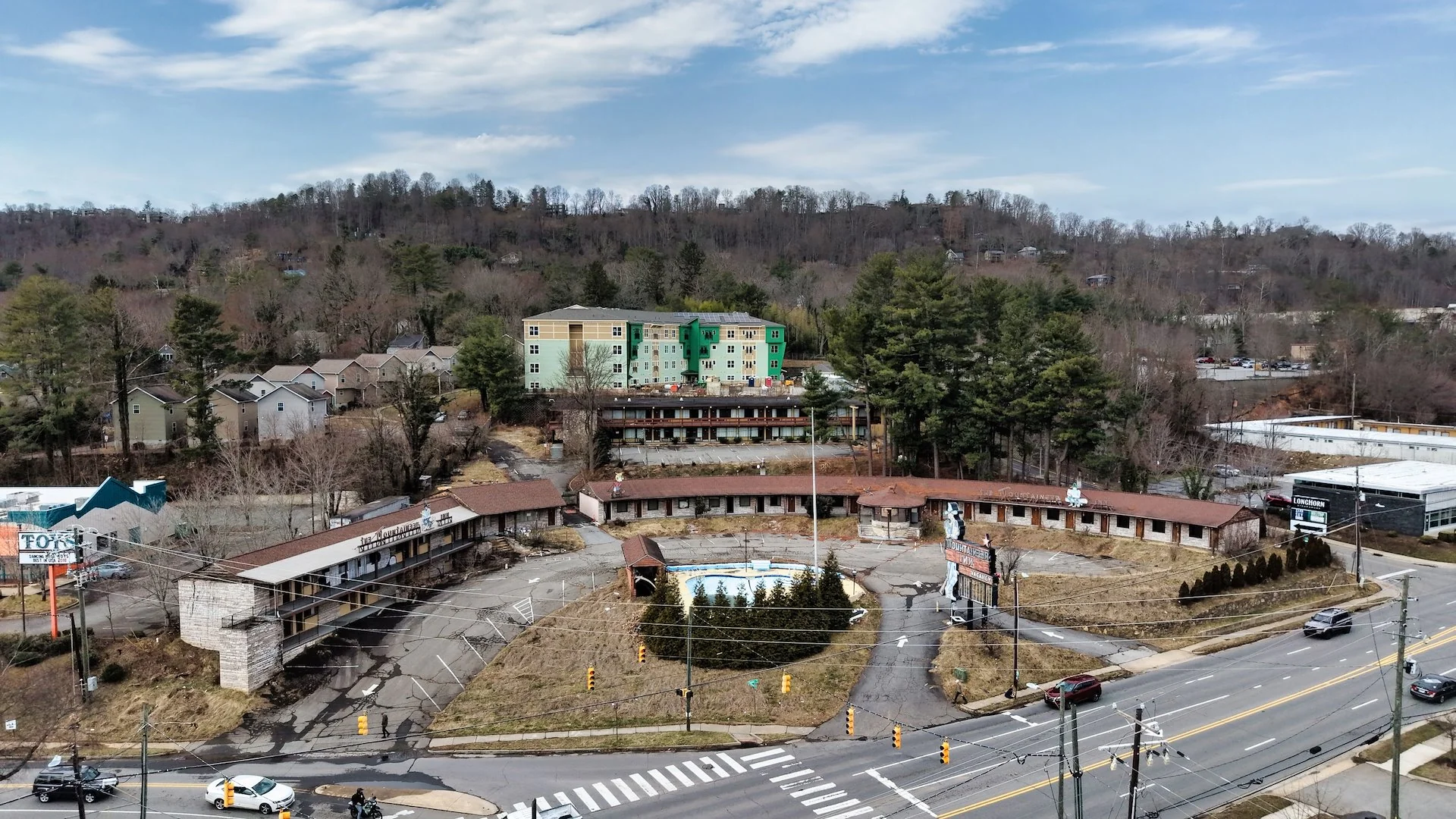 Mountaineer Inn Asheville — Sale in Asheville, NC, photo 1 of 5