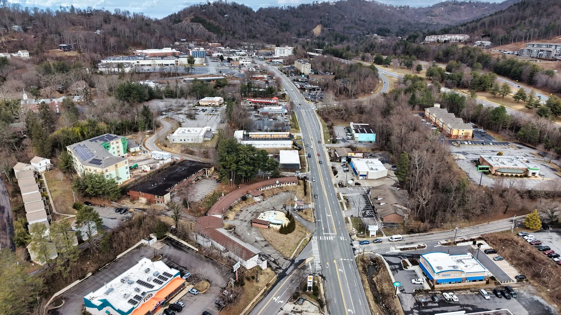 Mountaineer Inn Asheville — Sale in Asheville, NC, photo 2 of 5