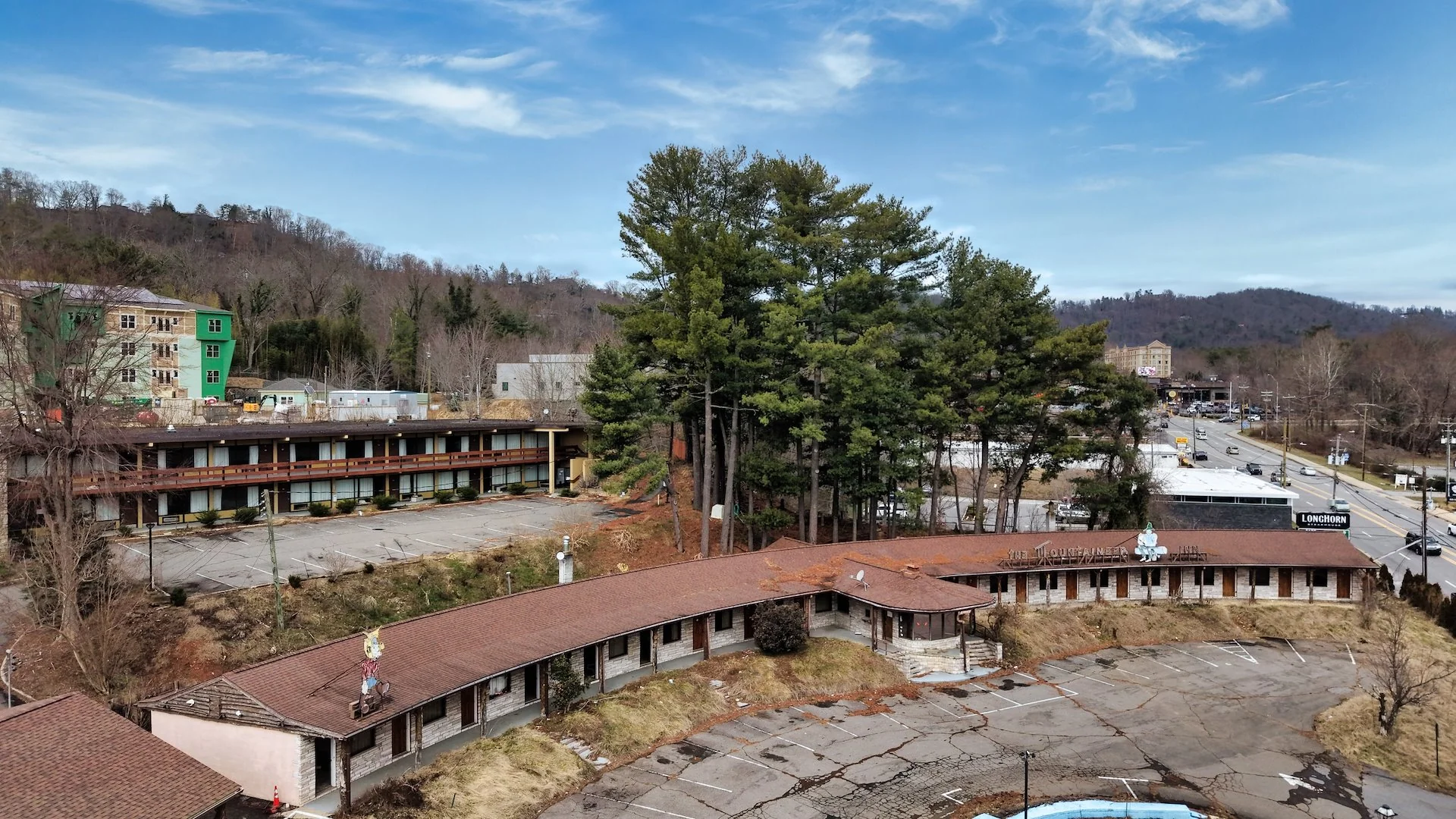 Mountaineer Inn Asheville — Sale in Asheville, NC, photo 3 of 5