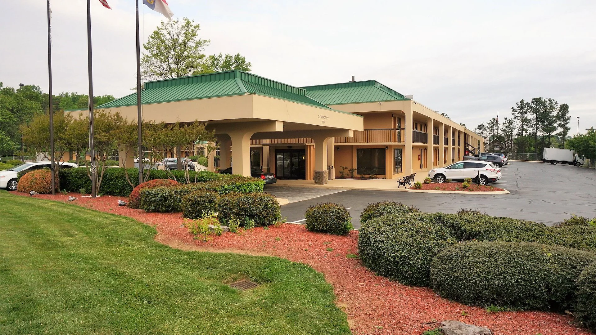 Howard Johnson Greensboro — Sale in Greensboro, NC, photo 1 of 5