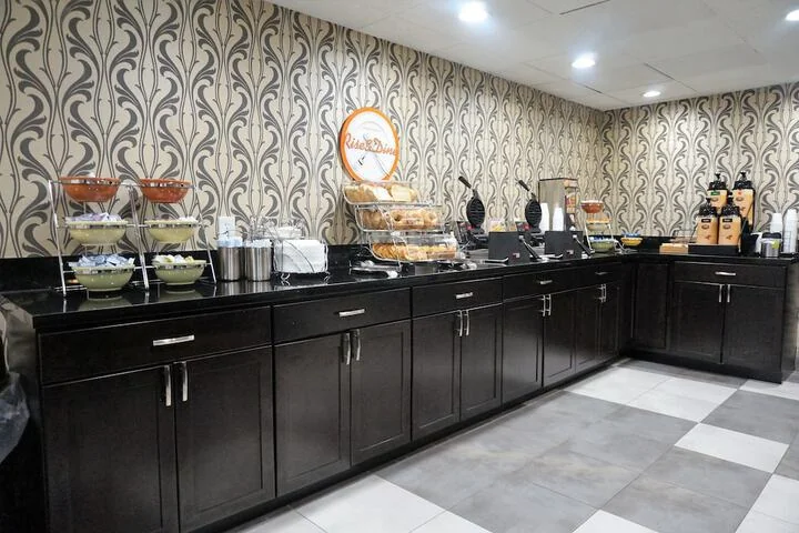 Howard Johnson Greensboro — Sale in Greensboro, NC, photo 2 of 5